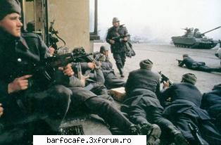 evidenta retelei aparatului securitate (i) soldatii romani trag poporul roman...